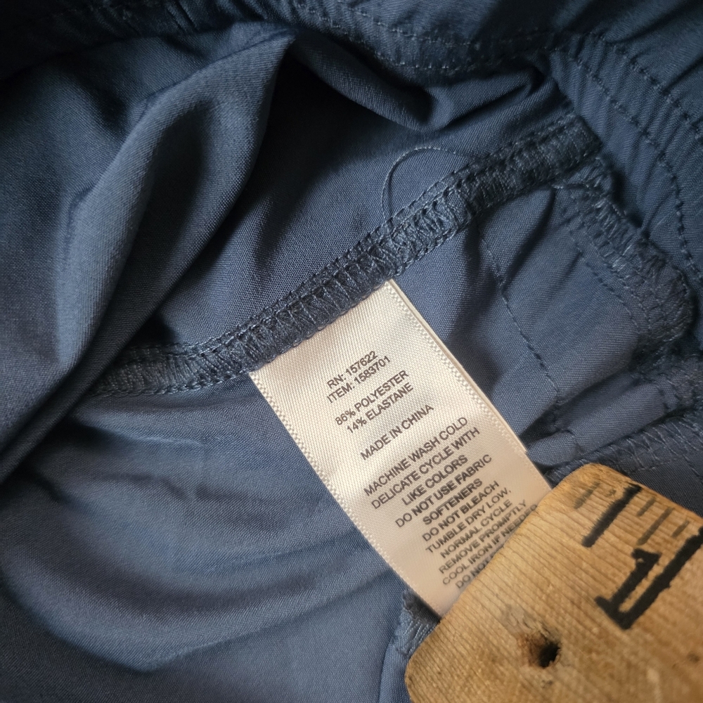 Eddie Bauer Departure Ankle Pants M Dusted Indigo Stretch UPF 50+ Travel Hike - Picture 11 of 11